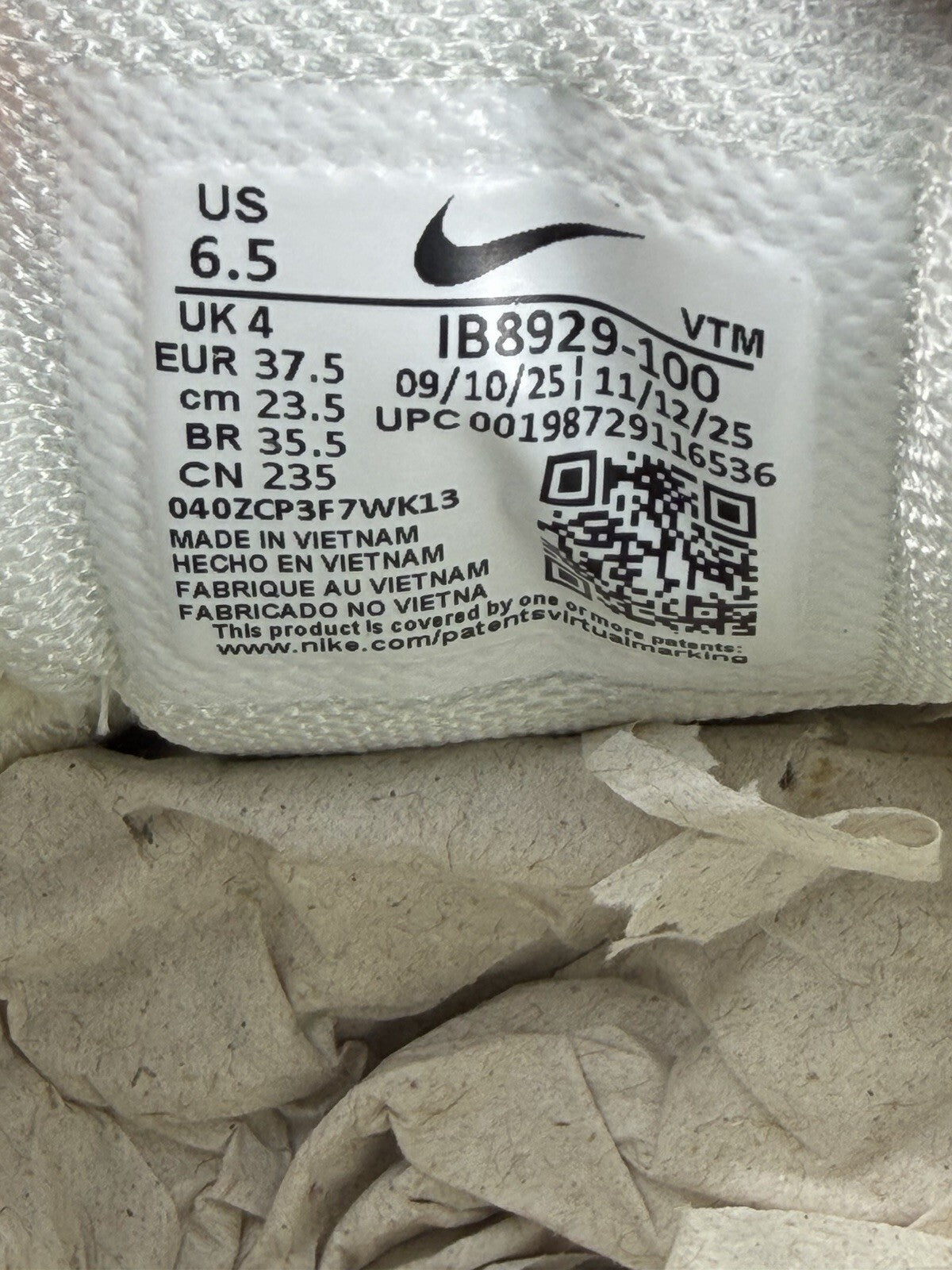 Nike Zoom Vomero 5 ‘Summit White’ Brand New 100% Authentic Women’s Size UK 4