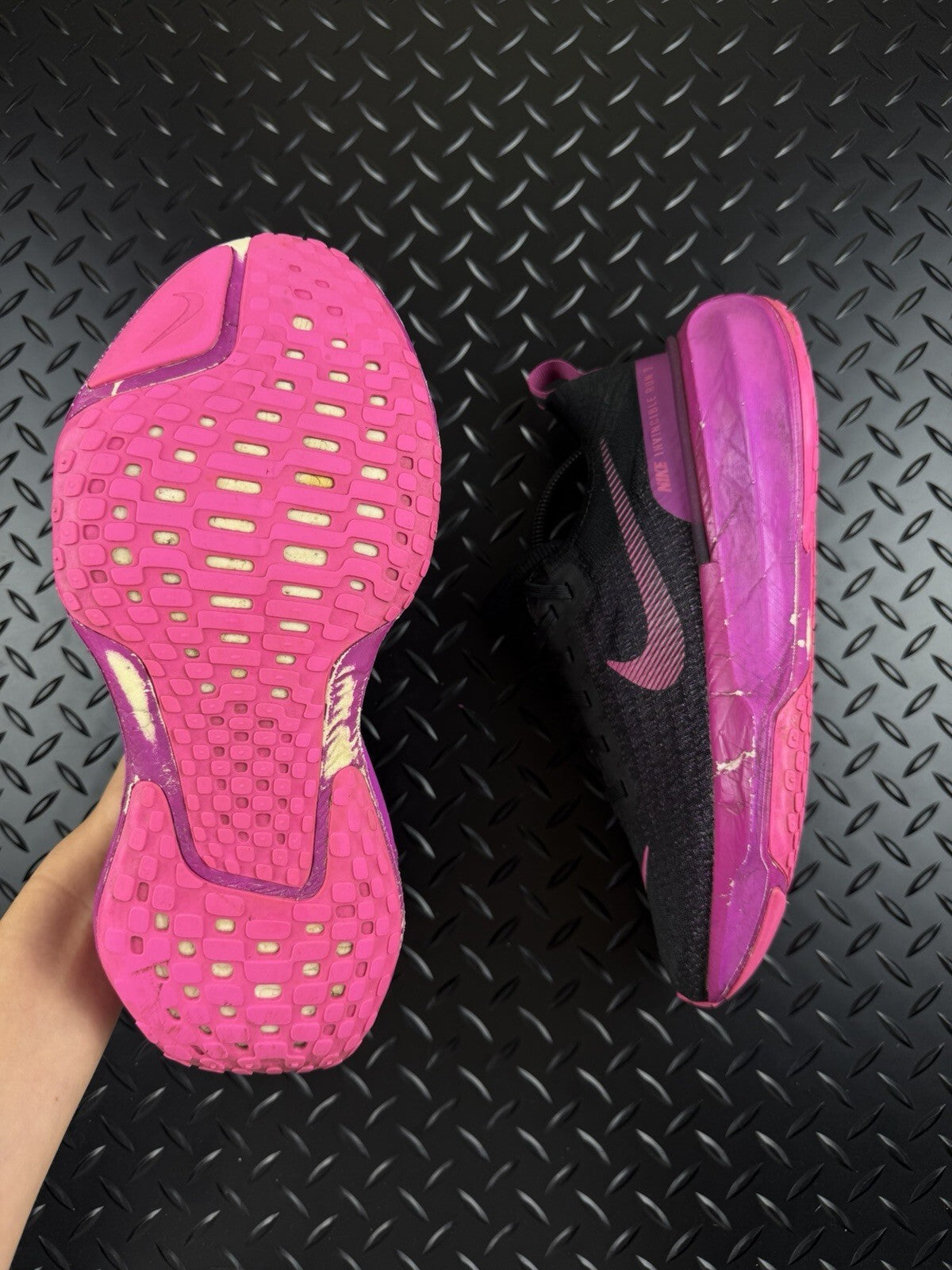 Nike Invincible Run 3 Running Trainers Pink Mesh knit Men’s Size UK 8.5