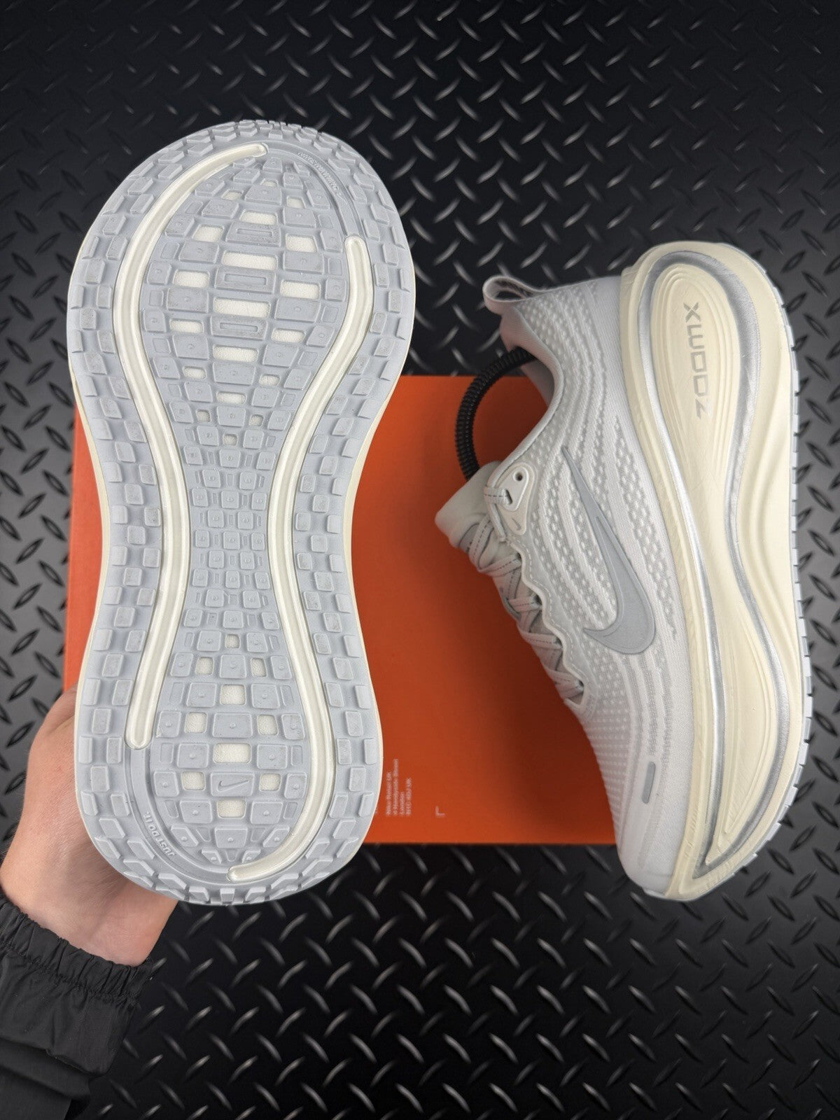 Nike Vomero Plus ‘Platinum Tint’ Running Trainers £175 RRP Brand New WMNS UK 5