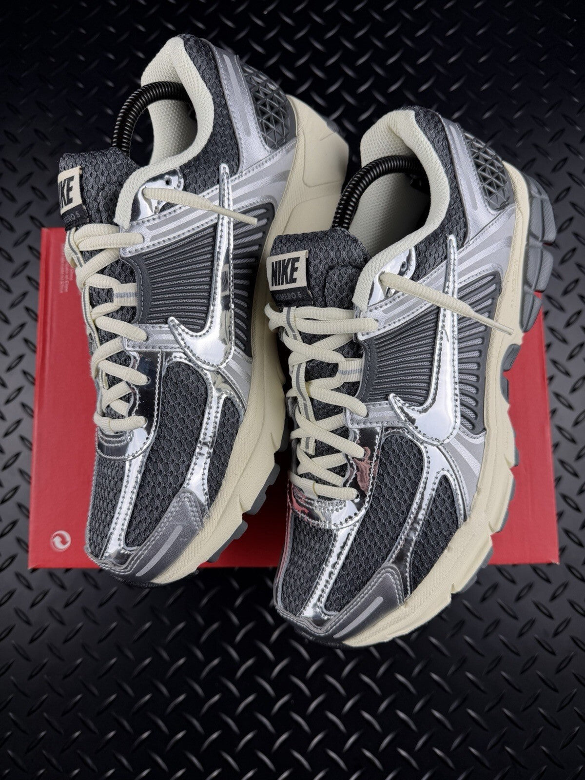Nike Zoom Vomero 5 ‘Iron Grey Chrome’ Brand New 100% Authentic Size UK 7.5