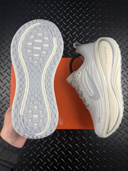 Nike Vomero Plus ‘Platinum Tint’ Running Trainers £175 RRP Brand New WMNS UK 5