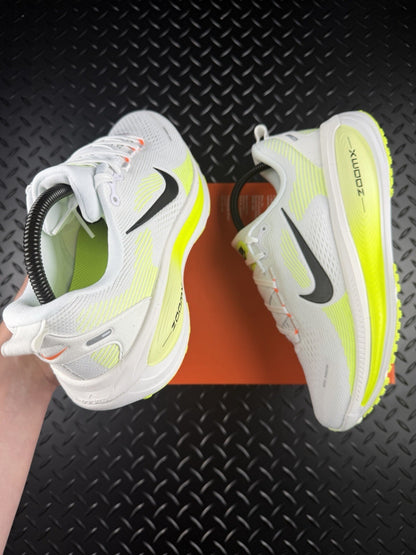 Nike Vomero 18 ‘Barely Volt’ Running/Lifestyle Trainers Brand New WMNS Size UK 5