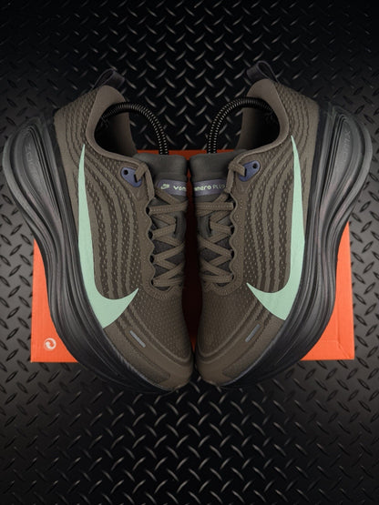Nike Vomero Plus ‘Itonstone Sail’ Running Trainers Brand New Women’s UK 5.5