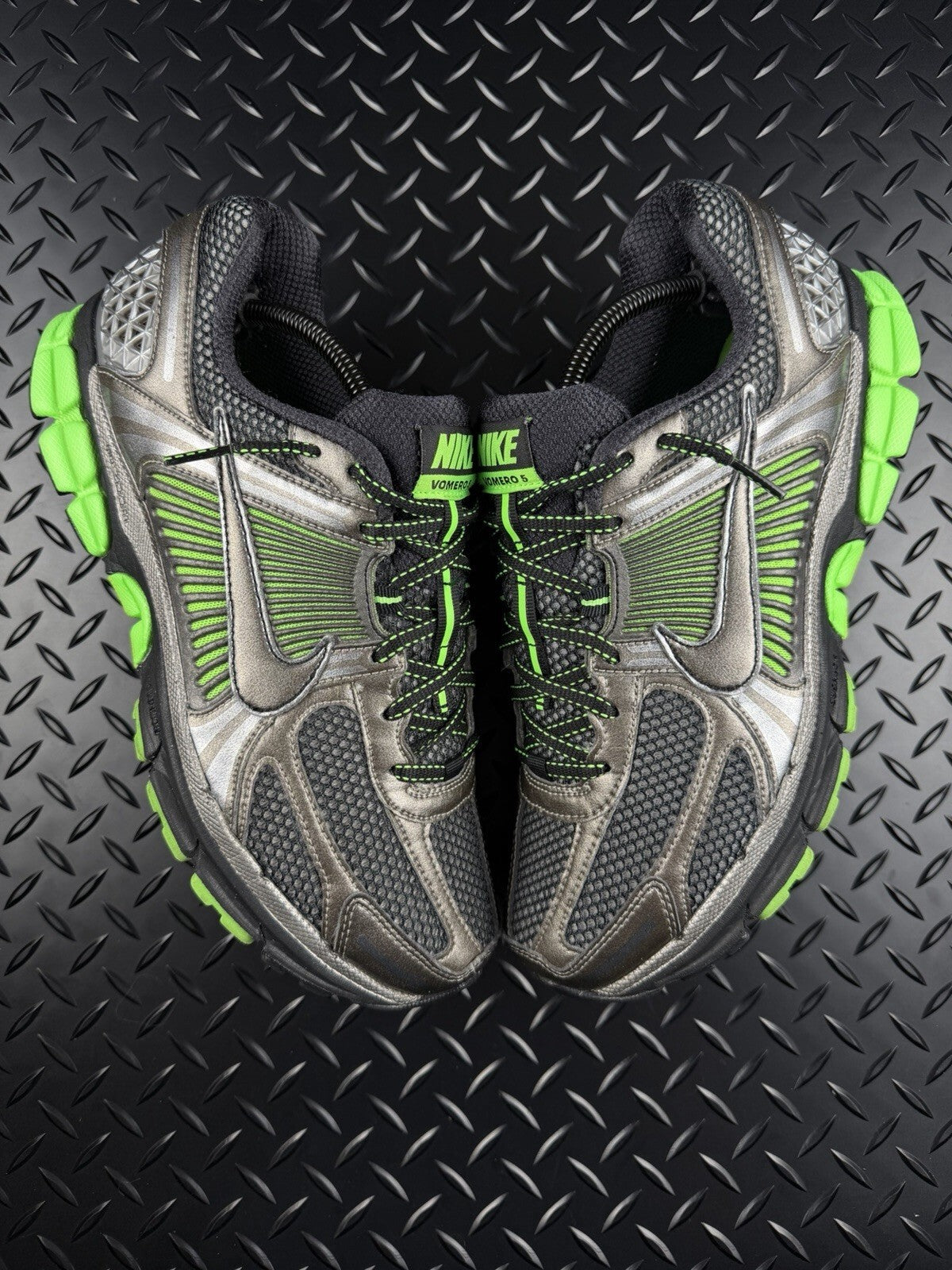 Nike Zoom Vomero 5 ‘Metallic Green’ 100% Authentic Mint Condition Mens Size UK 9