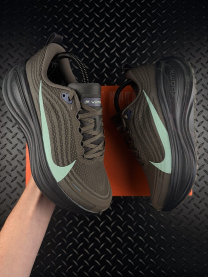 Nike Vomero Plus ‘Itonstone Sail’ Running Trainers Brand New Women’s UK 5.5