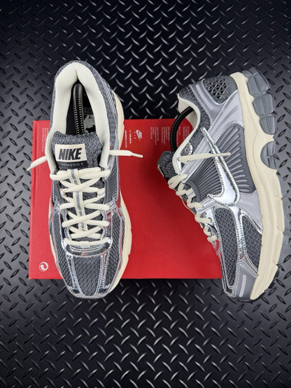 Nike Zoom Vomero 5 ‘Iron Grey Chrome’ Brand New 100% Authentic Size UK 7.5