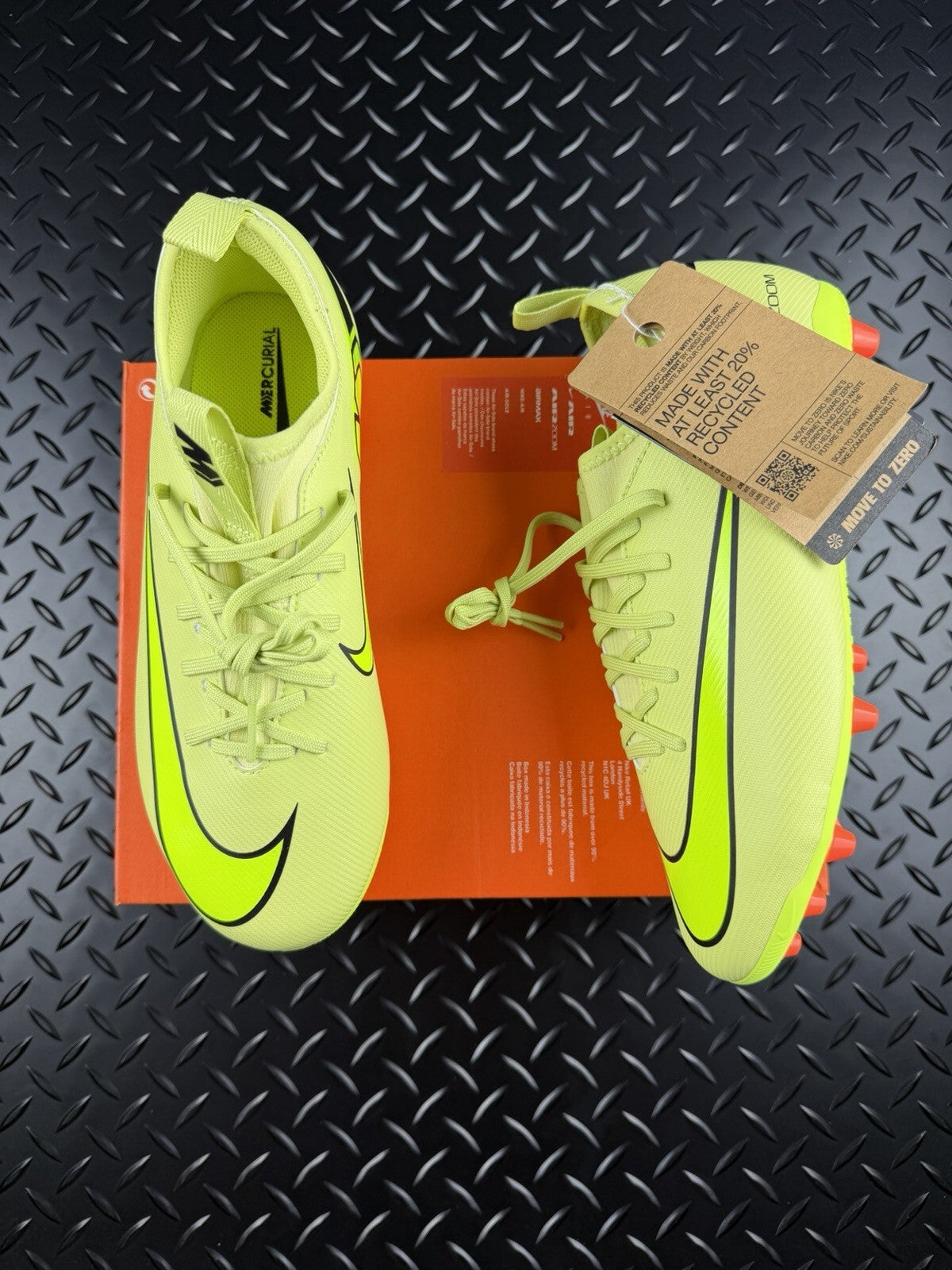 Nike Mercurial Vapor 16 Academy ‘Yellow Volt Brand New In Box Size UK 5