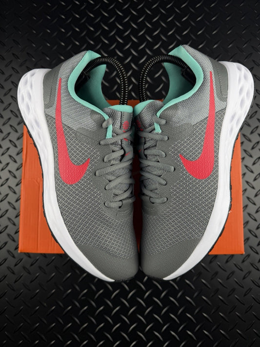 Nike Revolution 6 NN ‘Smoke Grey Red’ Brand New Lifestyle Trainers WMNS UK 5.5