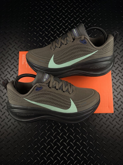 Nike Vomero Plus ‘Itonstone Sail’ Running Trainers Brand New Women’s UK 5.5
