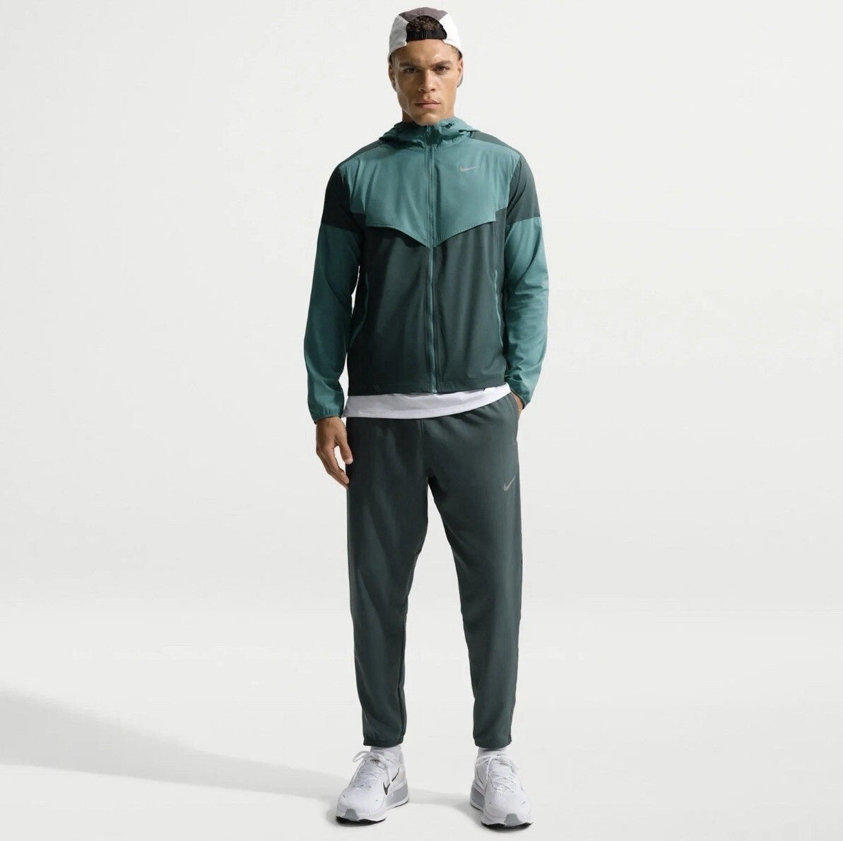 Nike Challenger Men's Dri-FIT Woven Trousers Green Size Small IQ0546-344