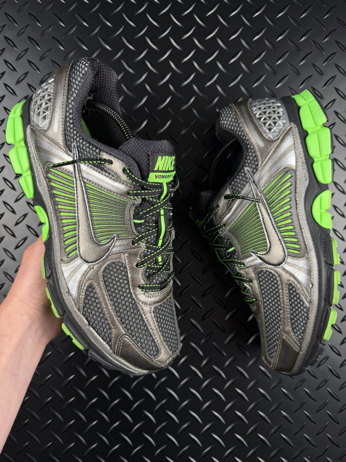 Nike Zoom Vomero 5 ‘Metallic Green’ 100% Authentic Mint Condition Mens Size UK 9