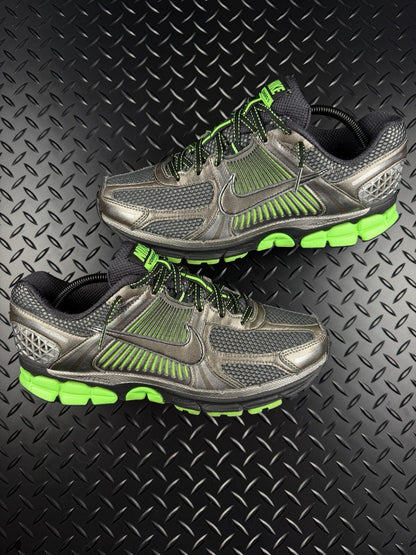 Nike Zoom Vomero 5 ‘Metallic Green’ 100% Authentic Mint Condition Mens Size UK 9
